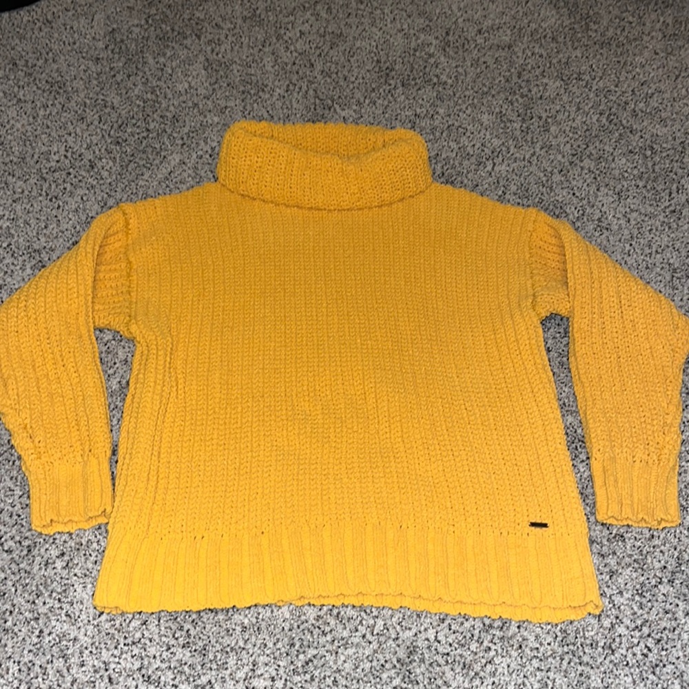 Hollister turtle neck sweater